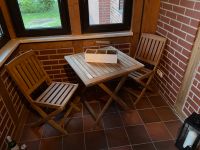 Gartentisch mit zwei Stühlen aus Holz von „Ikone“ Niedersachsen - Gartow Vorschau
