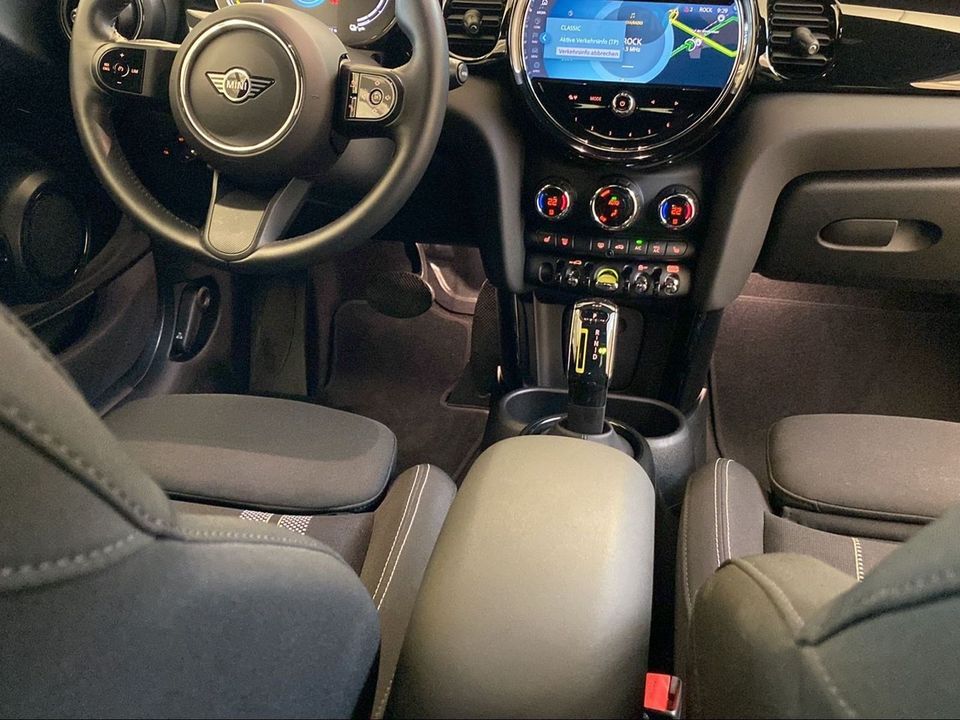 MINI Cooper SE Hatch DAB LED Navi Wärmep. Tempomat in Kirkel