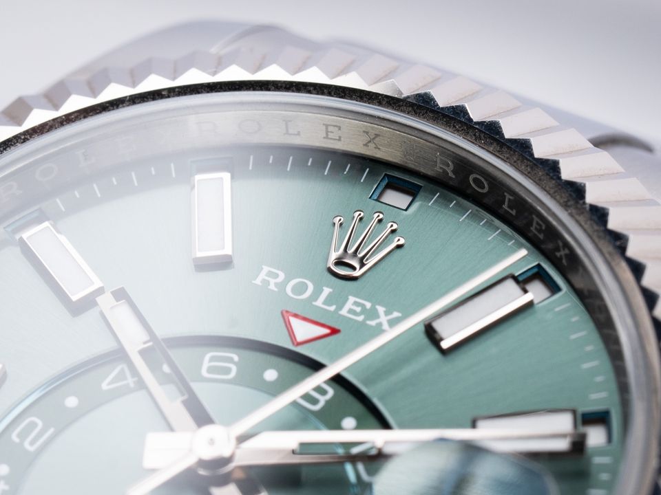 Rolex Sky-Dweller Green Dial 336934 Full Set LC100 in Hamburg