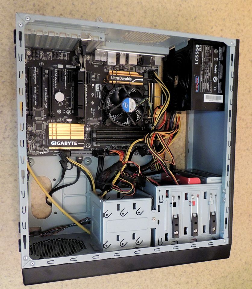 PC COMPUTER Gigabyte GA-H61M-D2H--USB3  4x3,5 Ghz RAM 10 GB SSD 2 in Duisburg