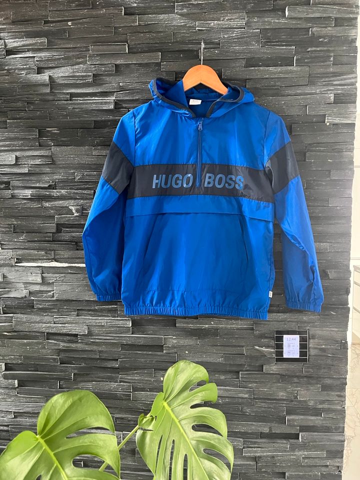 Regenjacke BOSS Jungen 152/158 Neuwertig in Nidderau