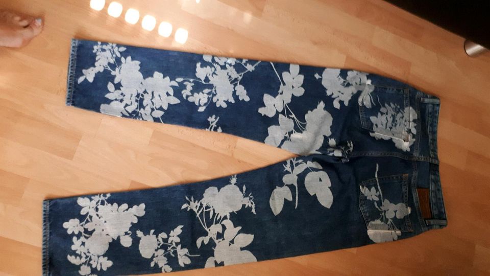 VIVIENNE WESTWOOD SEHR EDLE JEANS GR. 27 ( 34/36) in Affalterbach  