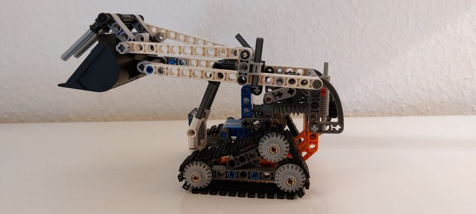 2 Lego Technic Baustellenfahrzeuge in Siegbach