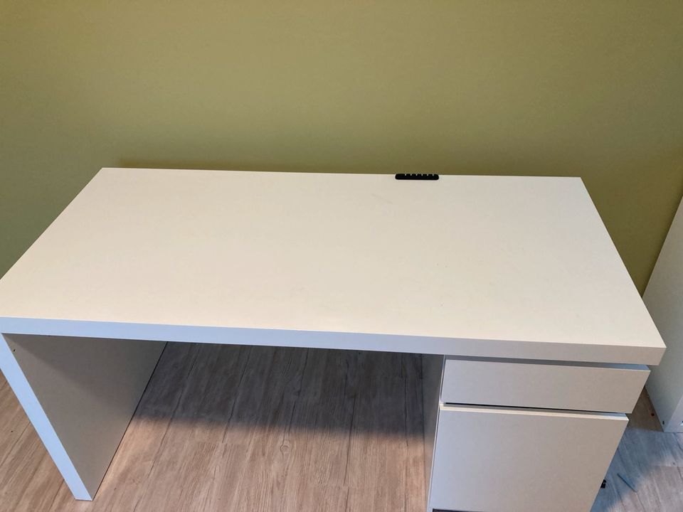 Ikea Malm Schreibtisch in Kleinwallstadt