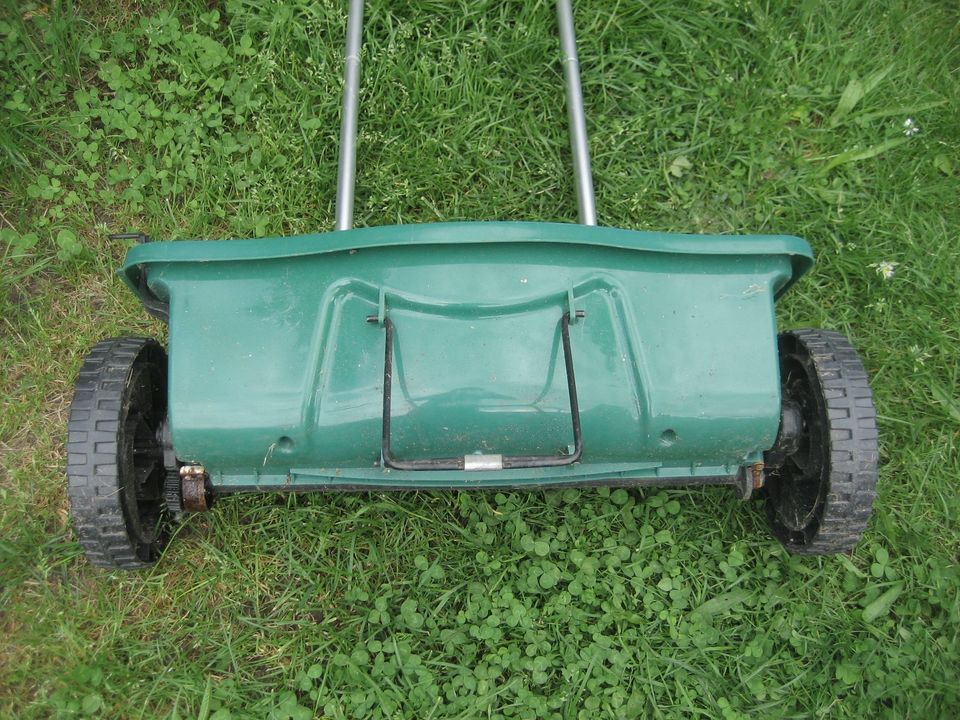 Streuwagen Streuer Düngerstreuer Sähmaschine Dehner B 63cm in Birkenheide