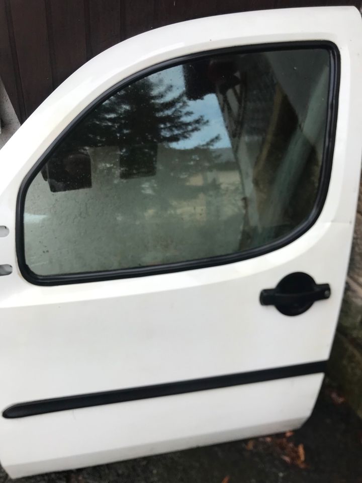 Fiat Doblo Combo 2006 -Tür Vorne Links- Hessen Kassel in Kassel