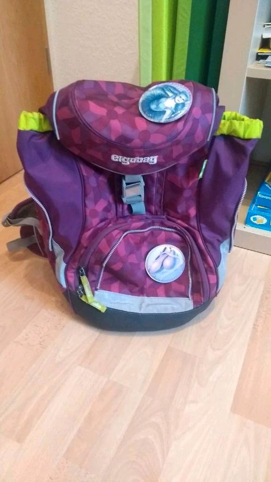 Kinderrucksack Ergobag mit Zubehör fuer Mädchen gut erhalten in Leisnig