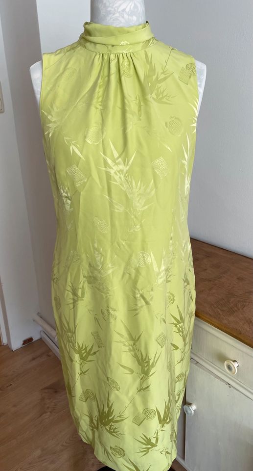 Seidenkleid Madeleine Gr. 42/44 Midikleid grün limette in München