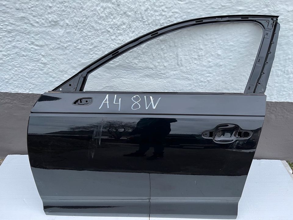 Audi A4 8W türe vorne links in München