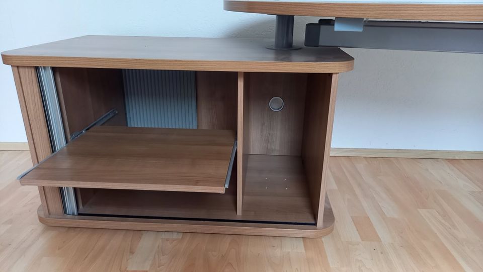 Schreibtisch mit drehbarer Tischplatte und PC-Schrank in Neuberg