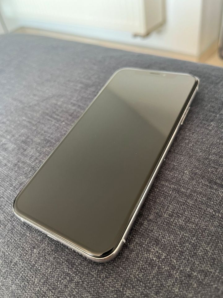iPhone XS 65GB weiß in Rennertshofen