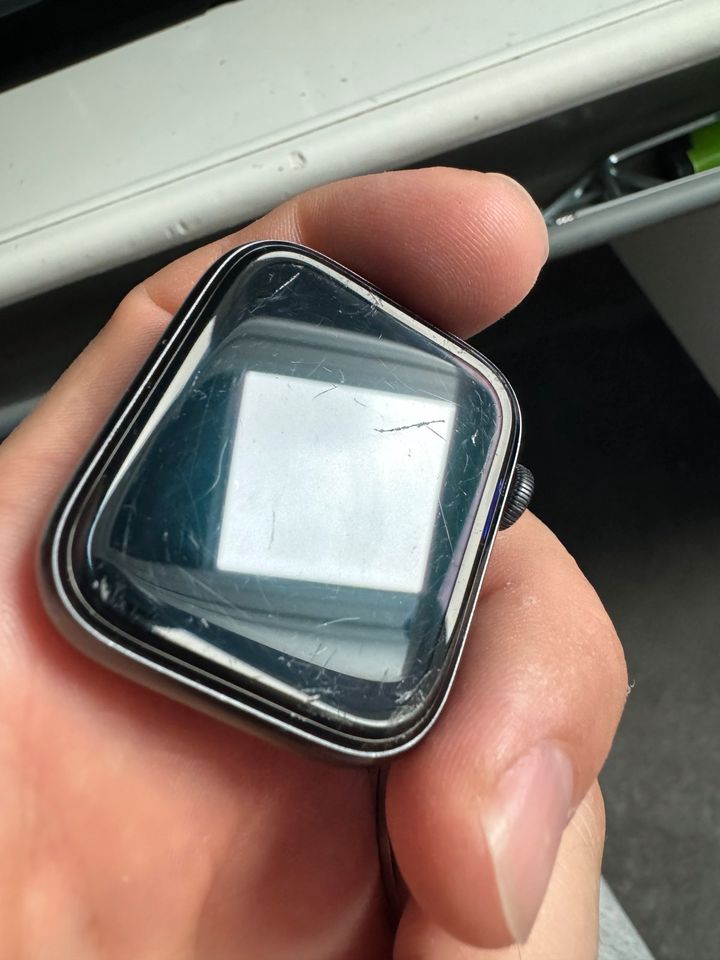 Apple Watch 5 44mm GPS in Much