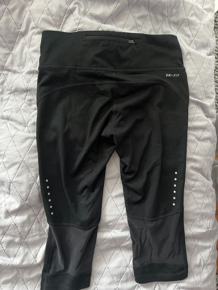 Nike 3/4 Dri-Fit leggings in Hamburg