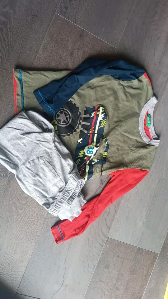 Benetton Schlafanzug Junge 110 in Gelnhausen