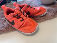 Schuhe Nike unisex gr. 23,5 super erhalten Hessen - Bad Emstal Vorschau