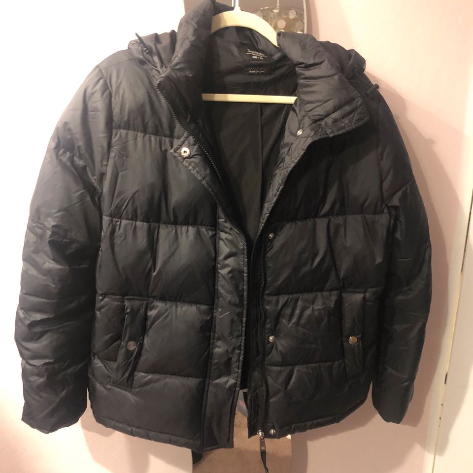 Schwarze Winterjacke in 40 in Friedberg (Hessen)