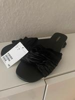 H&M Latschen  Pantoletten schwarz samt flach gr 39 Berlin - Neukölln Vorschau