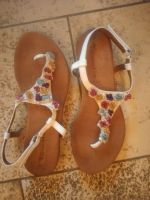 Tolle Sandalen Weiß Leder Tamaris Design Zehentrenner Blume WOW Bayern - Gilching Vorschau