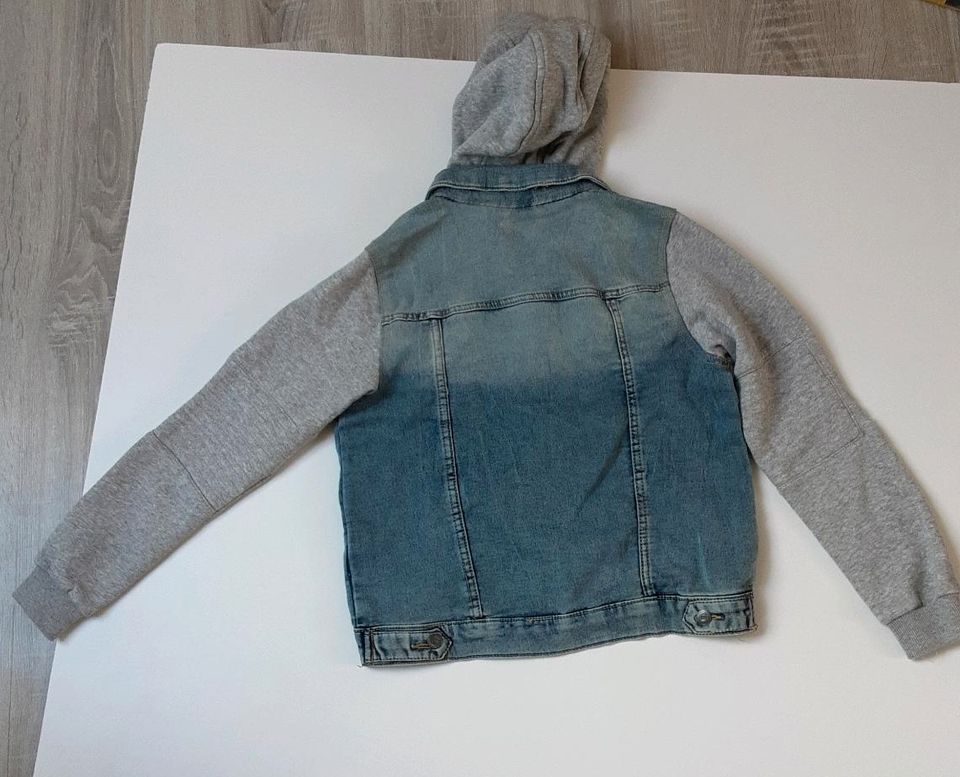 Jeansjacke mit Sweat, Gr. 146, neu in Milda