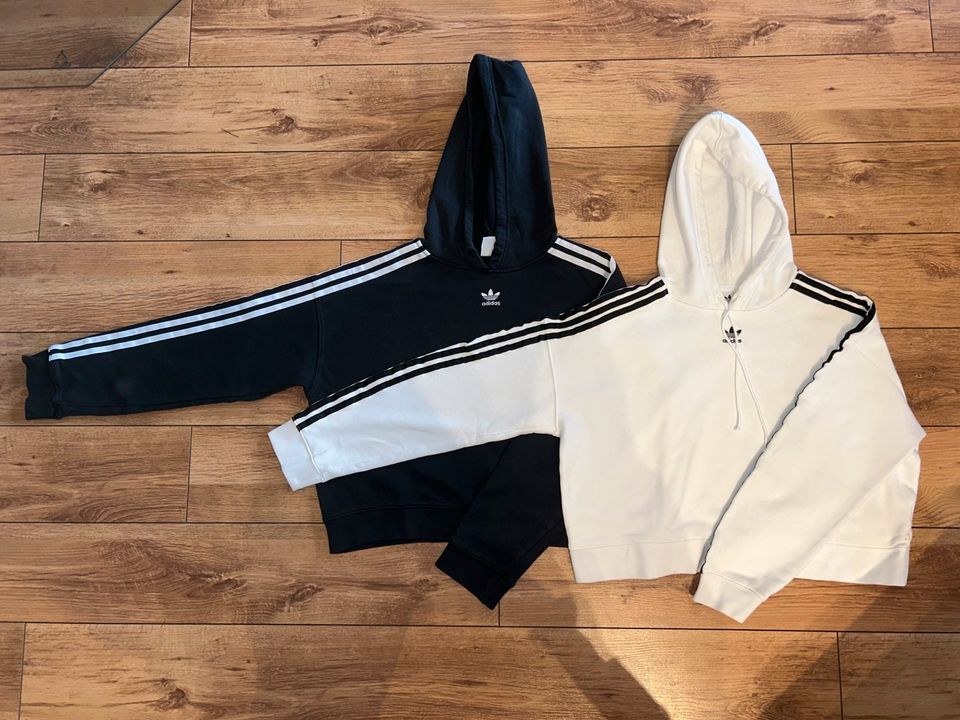 2x Adidas Cropped Pullover (schwarz und weiß) in Wedemark