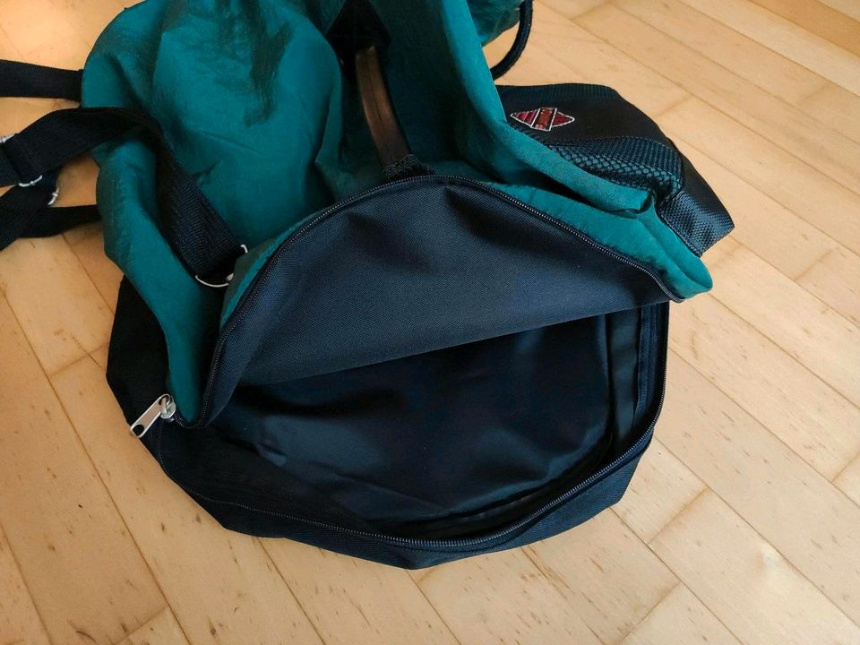 Rucksack, Matchsack grün neu in Bühl