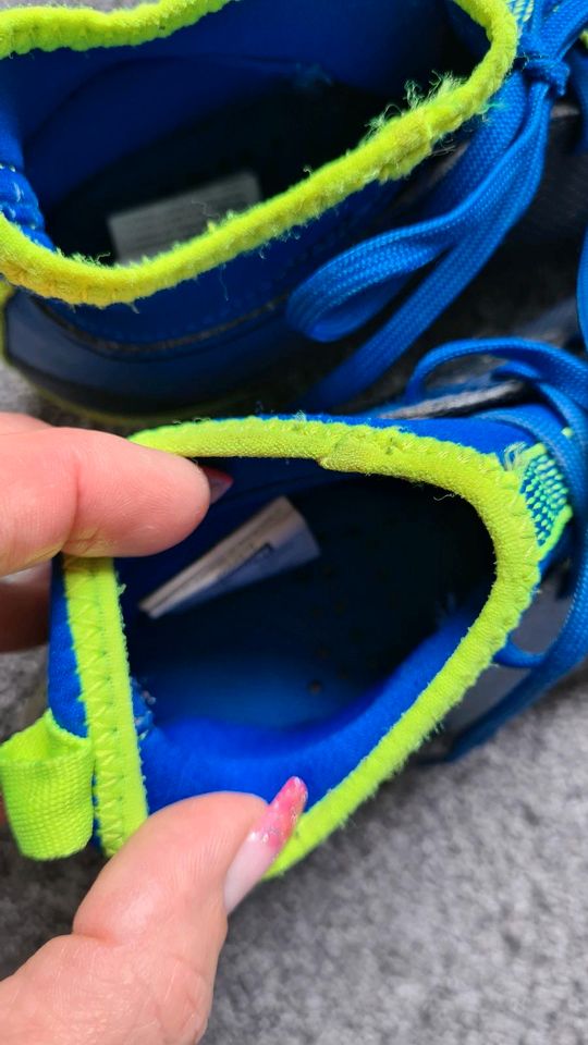 Kinder Sport Fußball Stollenschuhe Schuhe 29 blau in Kassel