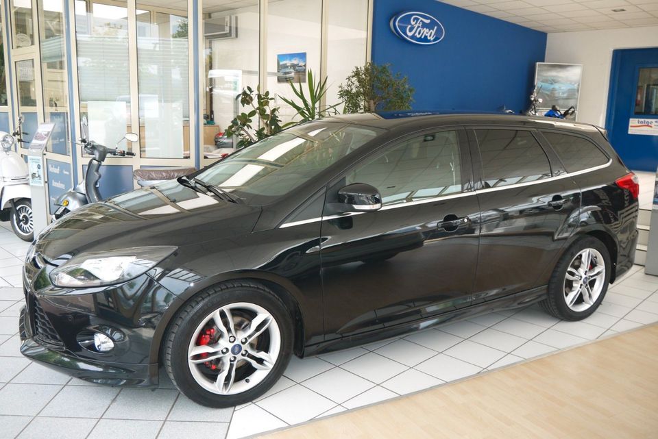 Ford Focus Turnier Titanium/Sport/SHZ/Keyfree in Bückeburg