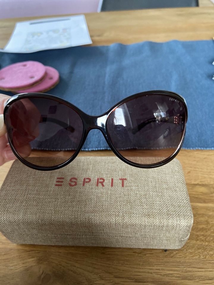 Sonnenbrille von Esprit in Saarburg