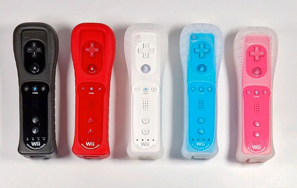 Original Nintendo Wii/Wii U Motion Plus Controller Alle Farben in Frankfurt am Main