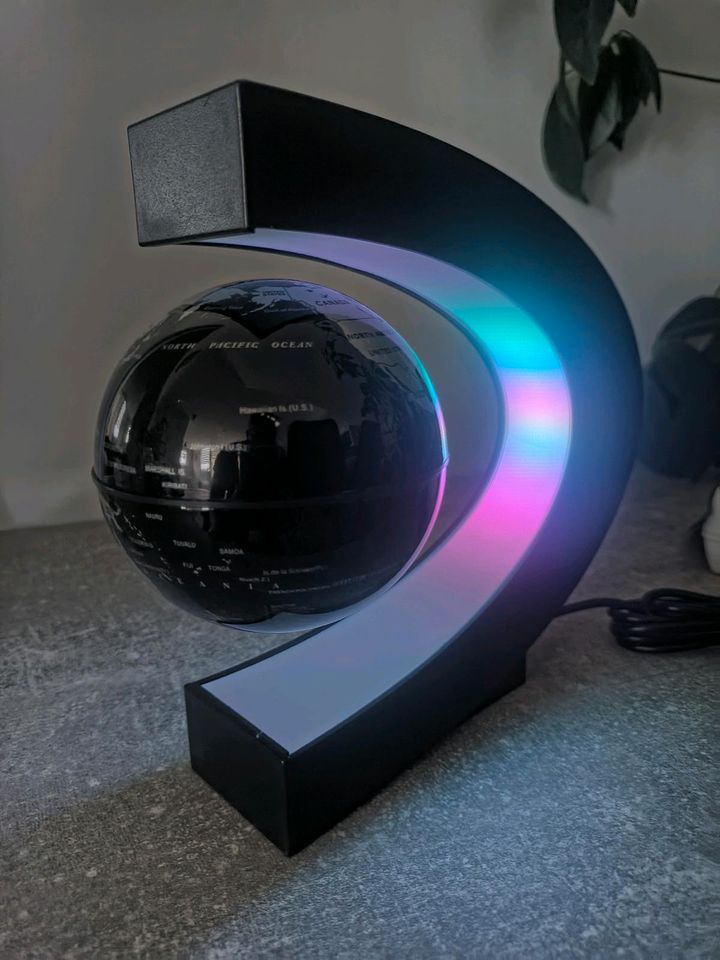 Schwebender Globus, Schreibtischdeko, LED in Kitzingen