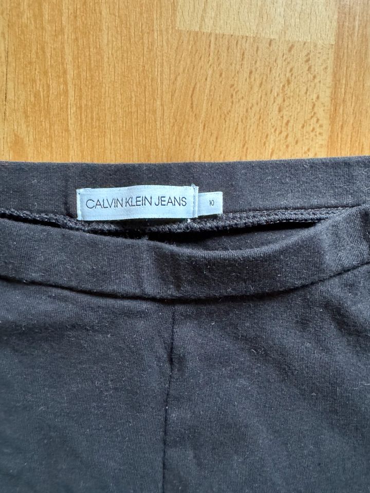 Calvin Klein Leggings kurz Schwarz Gr.140 in Düsseldorf