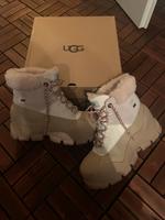 UGG Boots Schuhe Winterschuhe Adiroam Gr. 41 Brandenburg - Oranienburg Vorschau