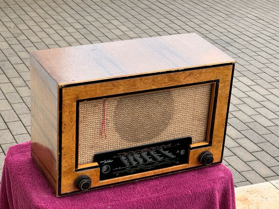 Schönes“ WEGA Röhrenradio Jubilar 465 W aus 50er Jahre in Buchen (Odenwald)