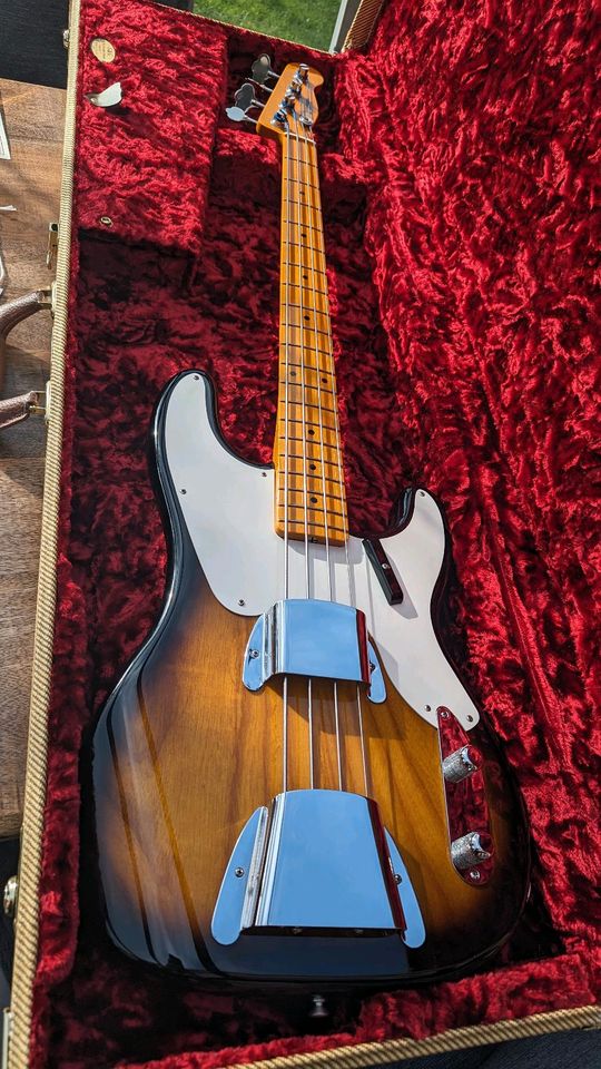 Fender American Vintage II '54 Precision Bass | Nitro 51 AV Tele in Centrum