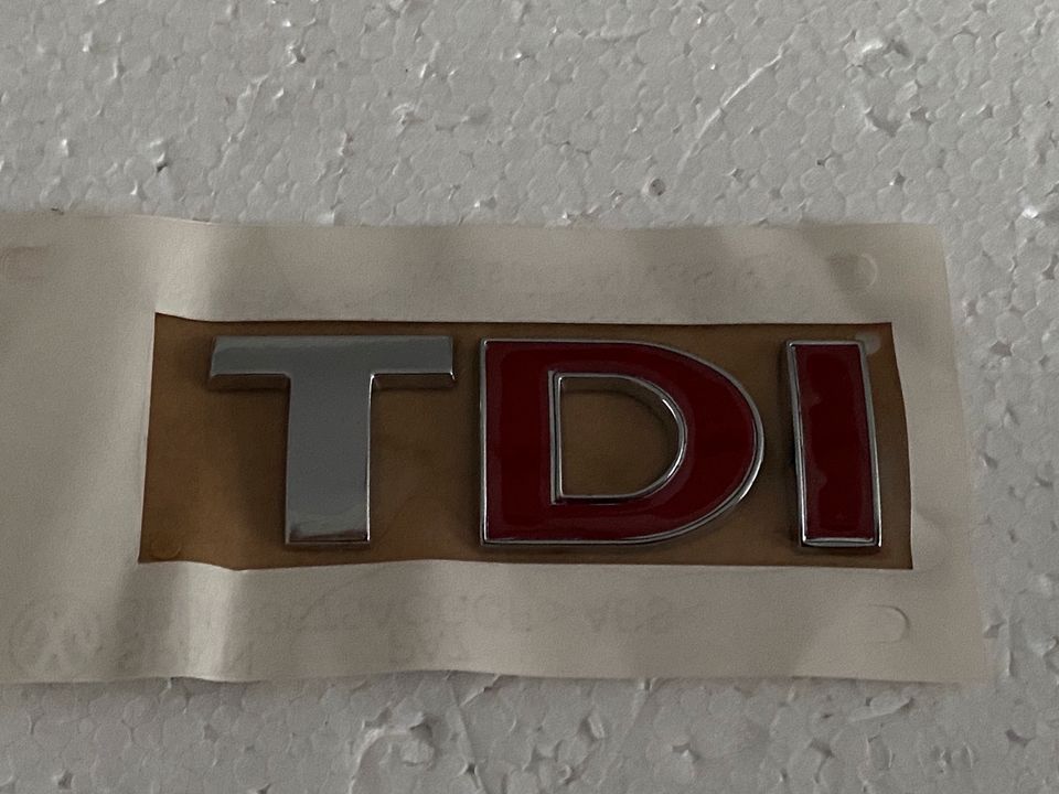 Original VW Schriftzug Emblem TDI Passat in Warburg