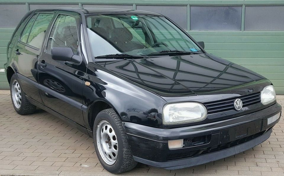 Tür hinten Rechts VW Golf 3 Limousine Vento 1H 91-98 Schwarz L041 in Ruppach-Goldhausen