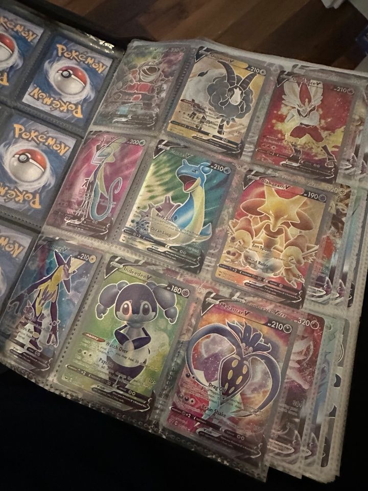 Pokémon Sammelmappe mit Karten in Castrop-Rauxel