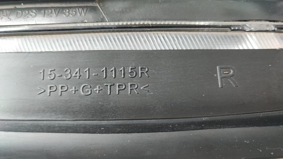 Audi A6 B4 Facelift Xenon Scheinwerfer rechts guter Zustand in Strausberg