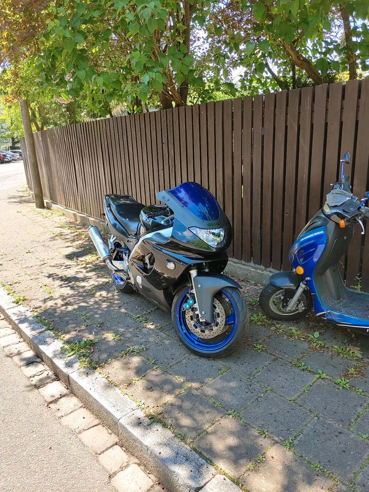 Yahama 6R Motorrad in Nürnberg (Mittelfr)