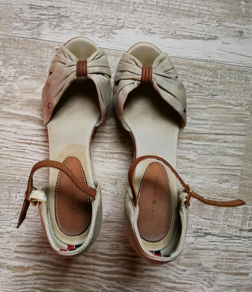 Tommy Hilfiger Wedges Gr. 40 in Hodenhagen