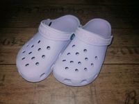 Kinder Crocs ~ Hausschuhe ~ Flieder Hessen - Frankenau Vorschau