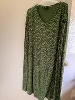 NEU Sommerkleid Gina olive gepunktet 48/50 Niedersachsen - Vechta Vorschau