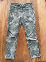 Closed Capri Sommer Jeans Camouflage Gr28 neuwertig Nordrhein-Westfalen - Dinslaken Vorschau