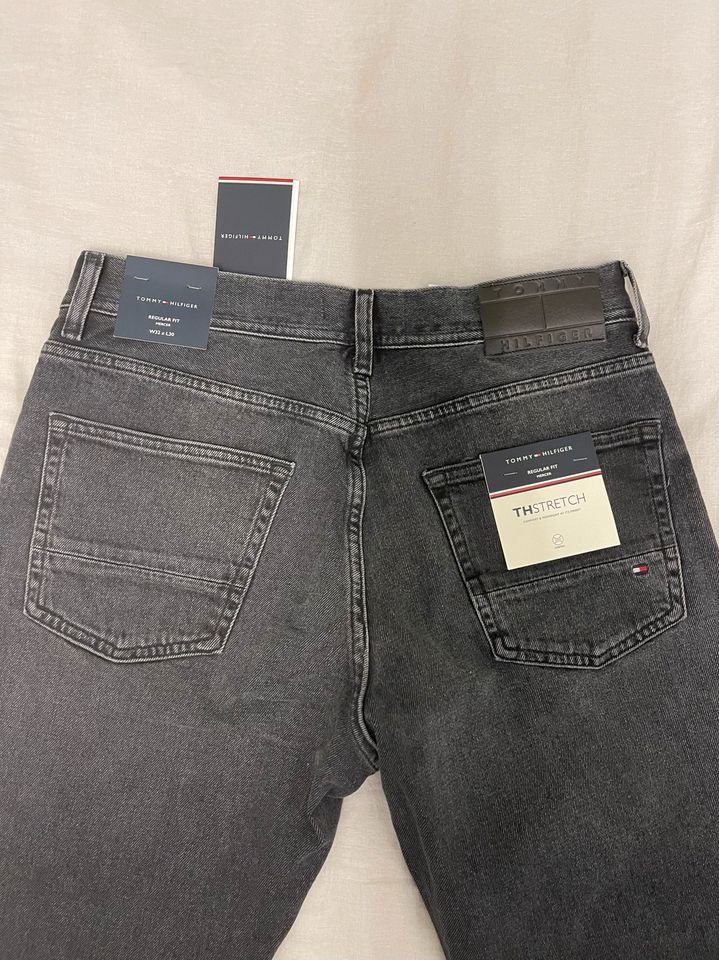 Tommy Hilfiger Jeans in 32/30 in Essen