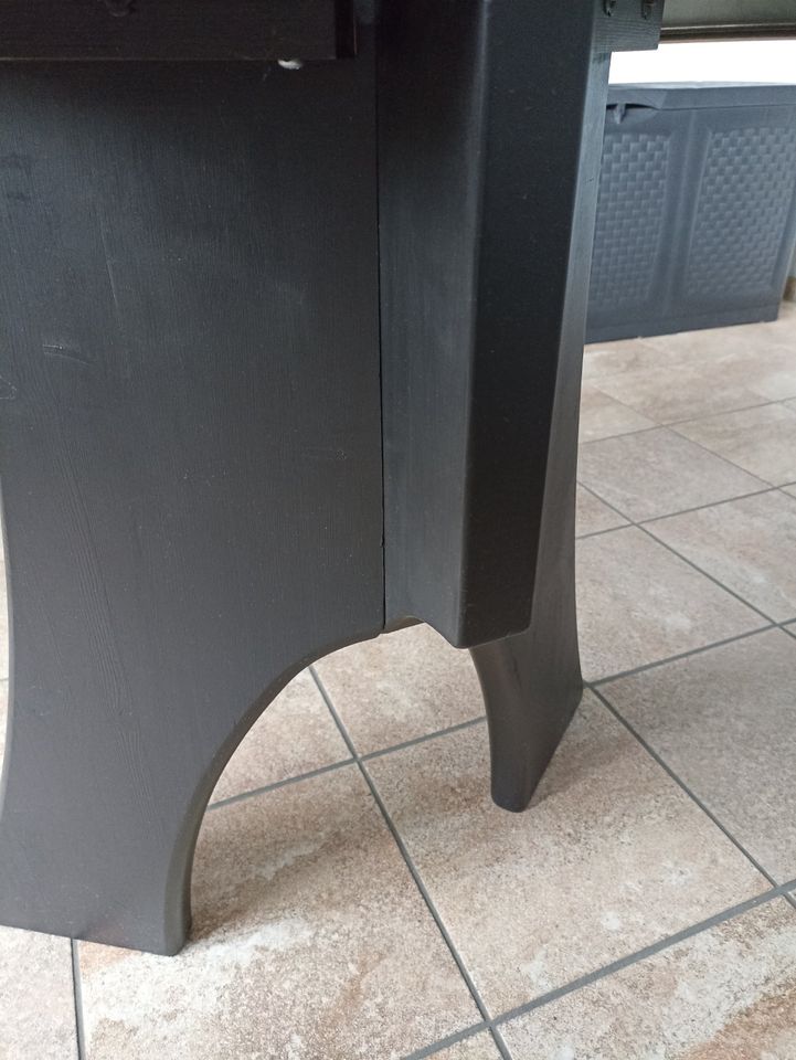 Tisch ausziehbar massiv , ca. 105 cm Durchmesser in Gießen