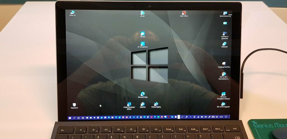 Microsoft Surface Pro LTE Advanced RAM 8gb Speicher 256gb Win10 P in Ebermannstadt