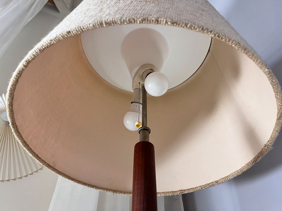 DOMUS Stehlampe Teak Vollholz und Naturwolle Schlafzimmerlampe Designerlampe Vintage in Berlin