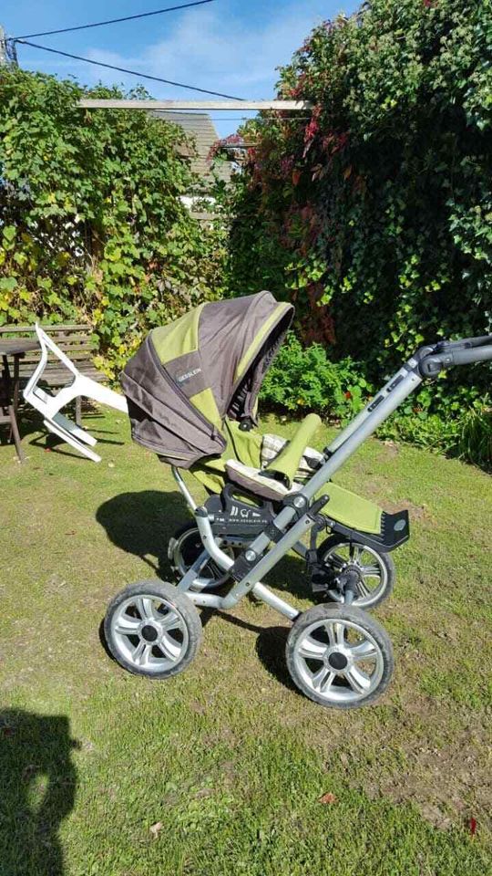 Kinderwagen Kutsche Gesslein mit reichlich Ausstattung in Marienberg