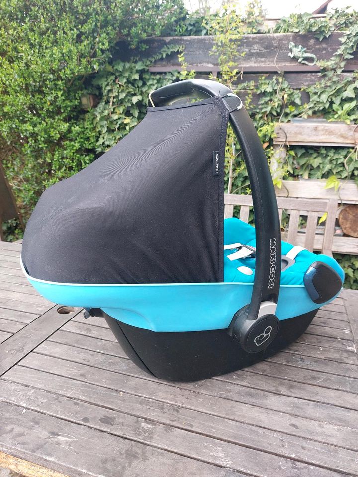 Maxi Cosi Familyfix + ggf. Babyschale pebble türkis in Zirndorf