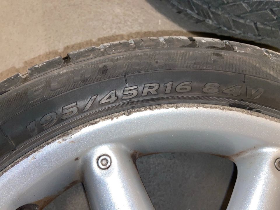 Ford Fiesta Alufelgen mit Reifen in Köln
